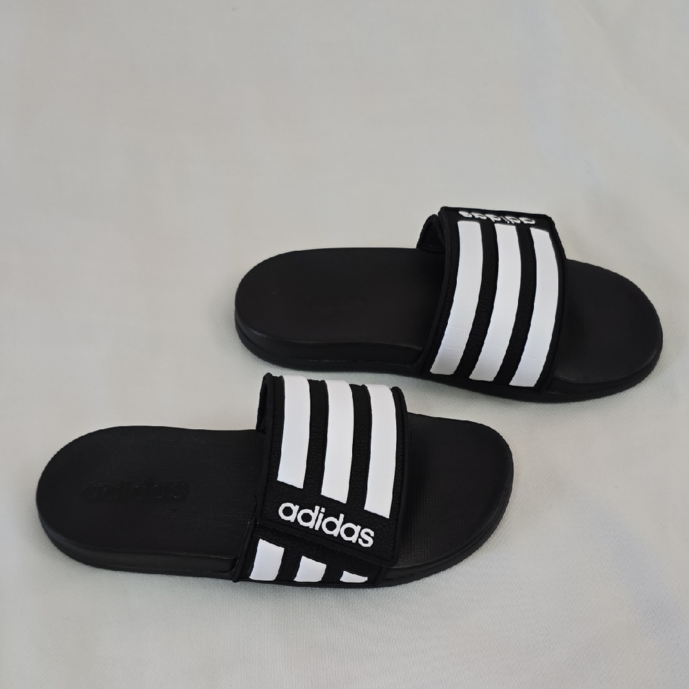 Adidas Kids Slides Size: 2